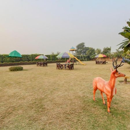 Elegance Resort Mathura Exteriör bild