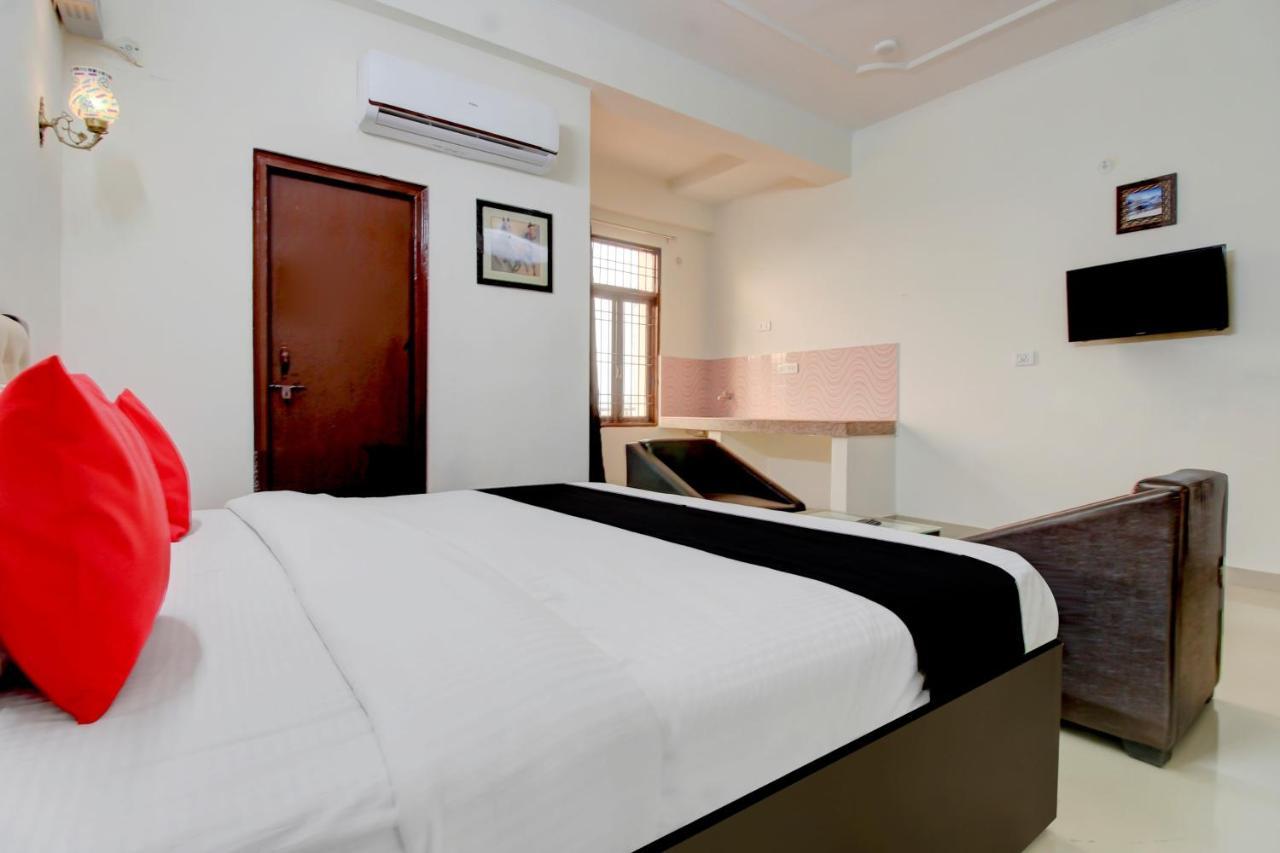 Elegance Resort Mathura Exteriör bild